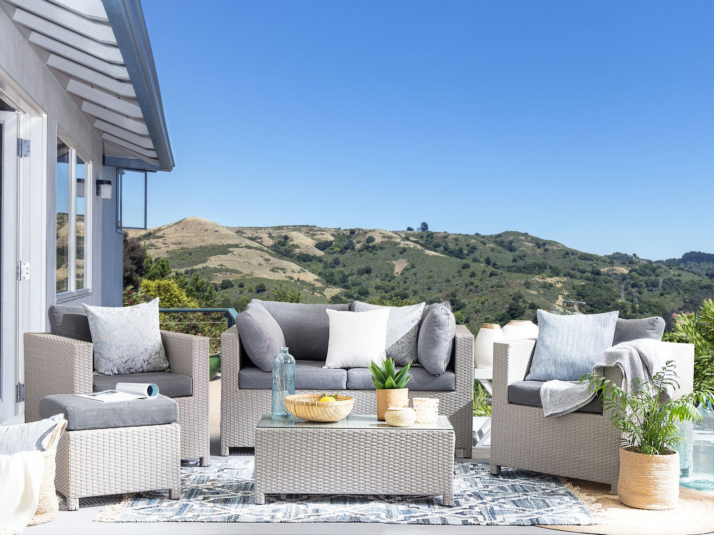 Garden Lounge Set with Table and Ottoman 4 Seater MILANO PE Rattan Light Grey