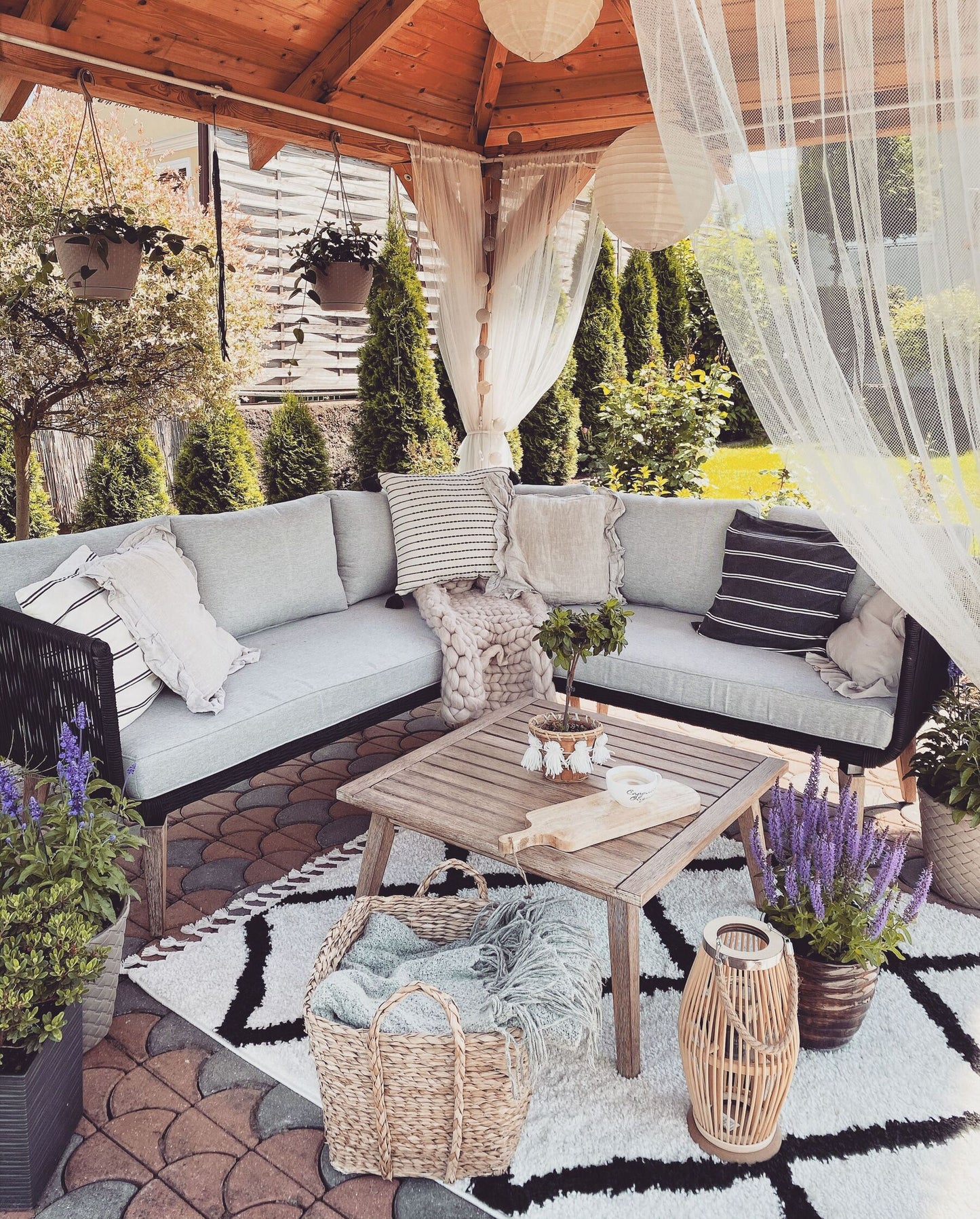 Garden Corner Sofa with Table 5 Seater ALCAMO Left Hand Acacia Wood Black