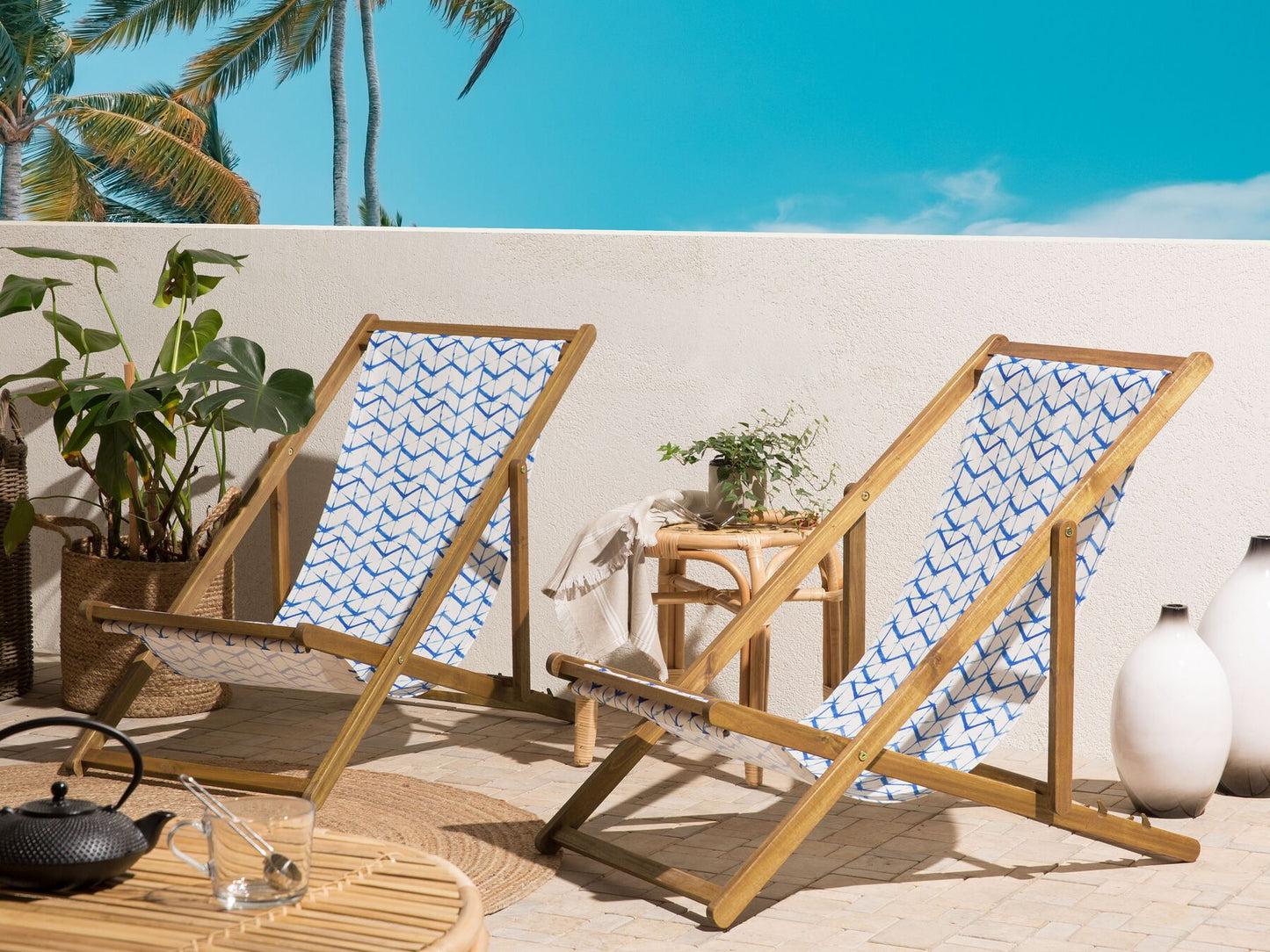 Set of 2 Acacia Folding Deck Chairs and 2 Replacement Fabrics Light Wood with Off-White / White and Blue Pattern ANZIO