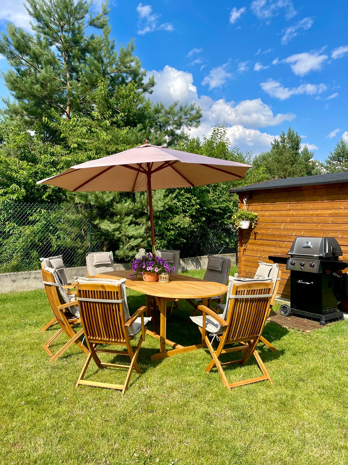 Garden Dining Set 8 Seater MAUI with Parasol Acacia Wood Taupe