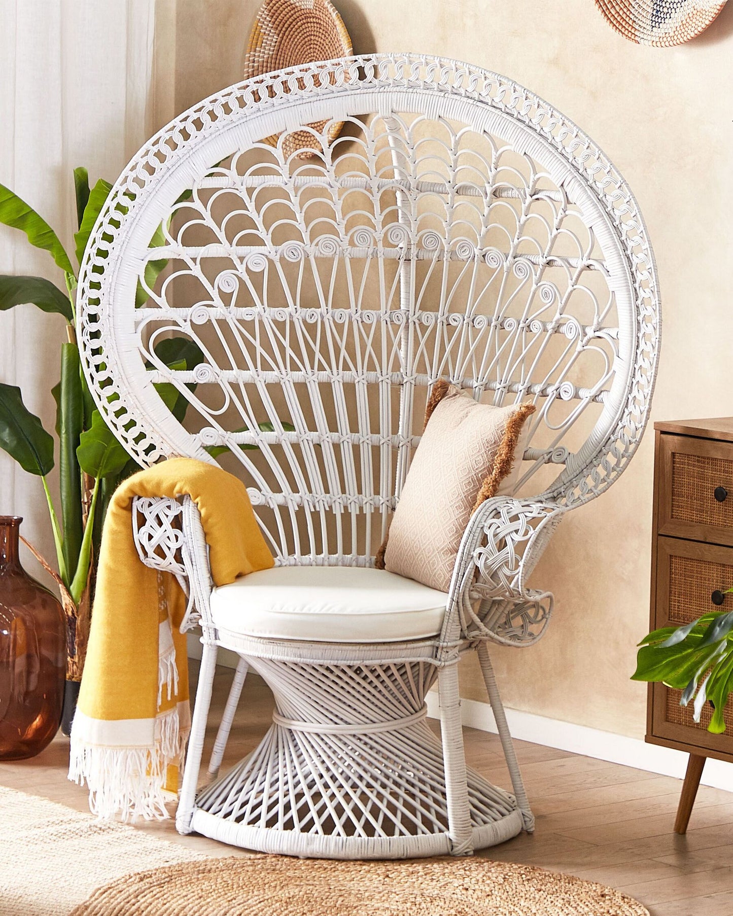Peacock Chair EMMANUELLE Rattan White