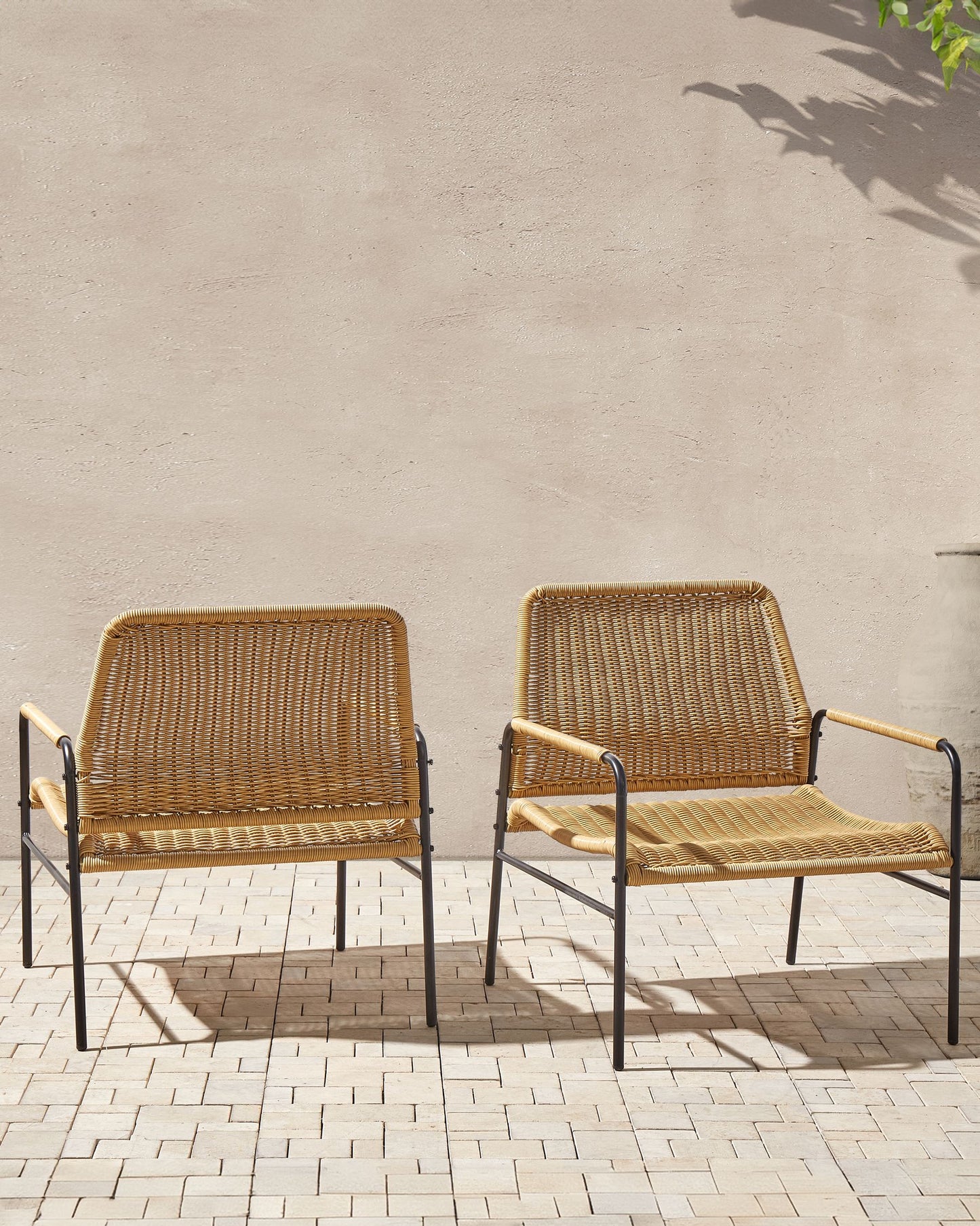 Set of 2 Garden Chairs PRASIMO PE Rattan Natural