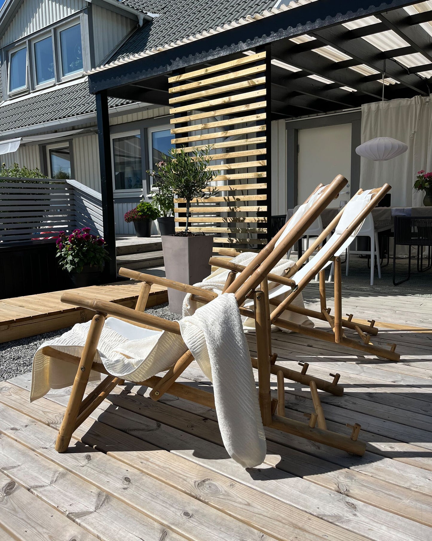 Set of 2 Folding Deck Chairs ATRANI Bamboo Wood Light Beige