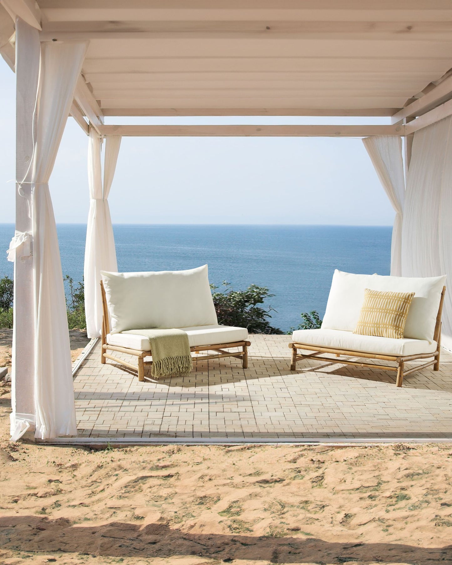 Set of 2 Garden Chairs with Cushions TODI Bamboo Wood Off-White