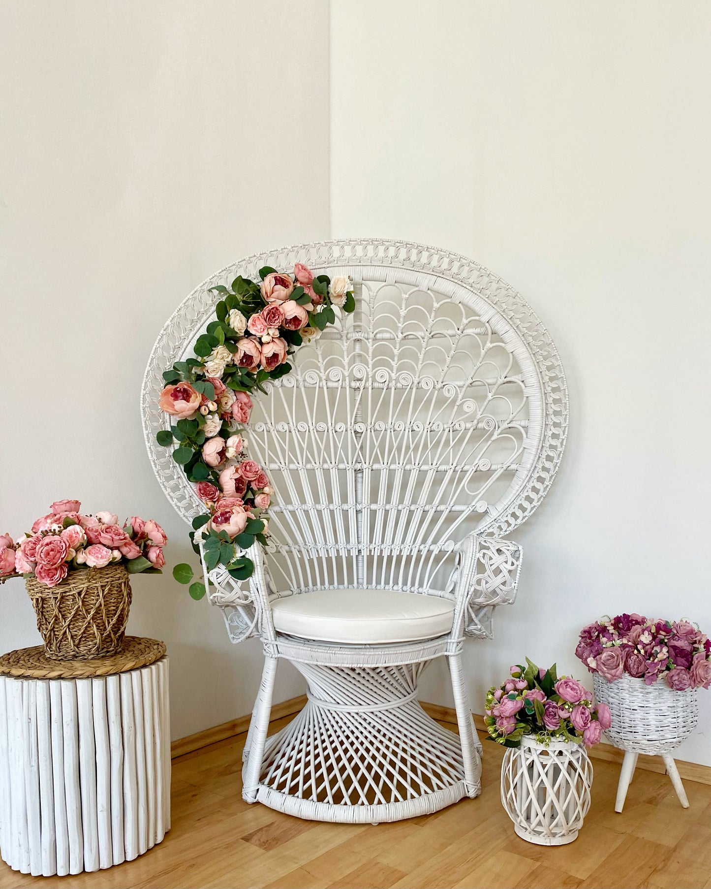 Peacock Chair EMMANUELLE Rattan White