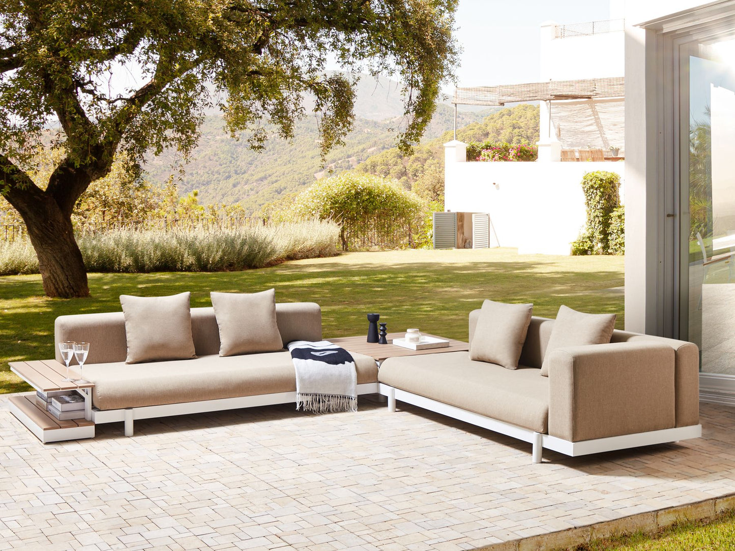 Garden Corner Sofa with Table 5 Seater MISSANELLO Beige