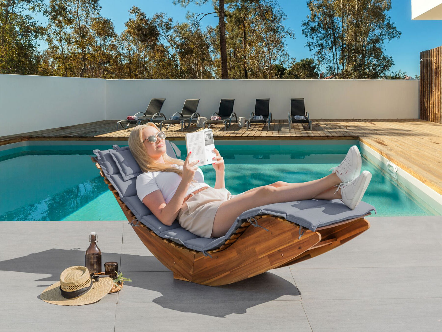 Acacia Wood Garden Sun Lounger Light with Cushion Blue BRESCIA II