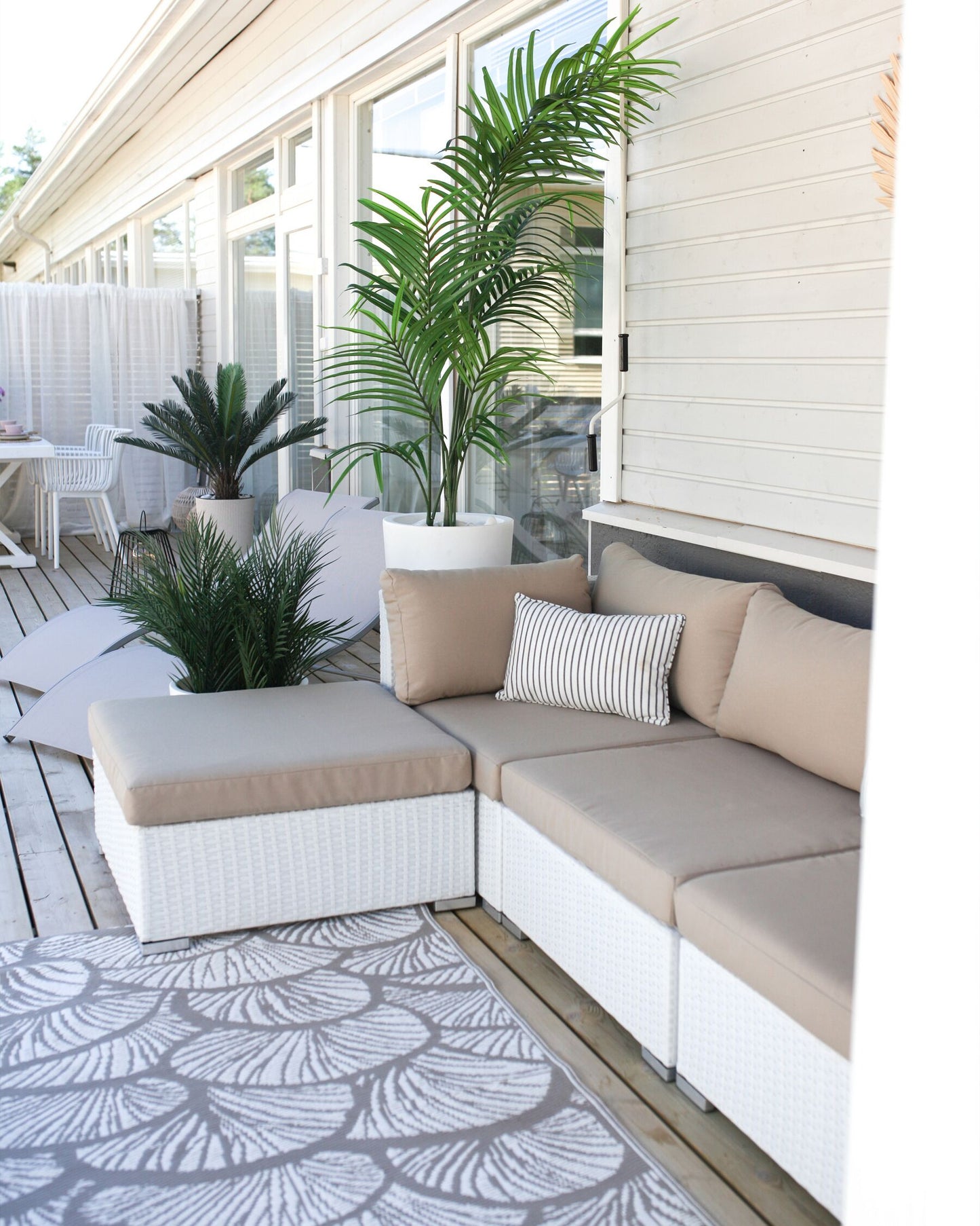 garden corner sofa with table 4 seater sano right hand modular pe rattan white