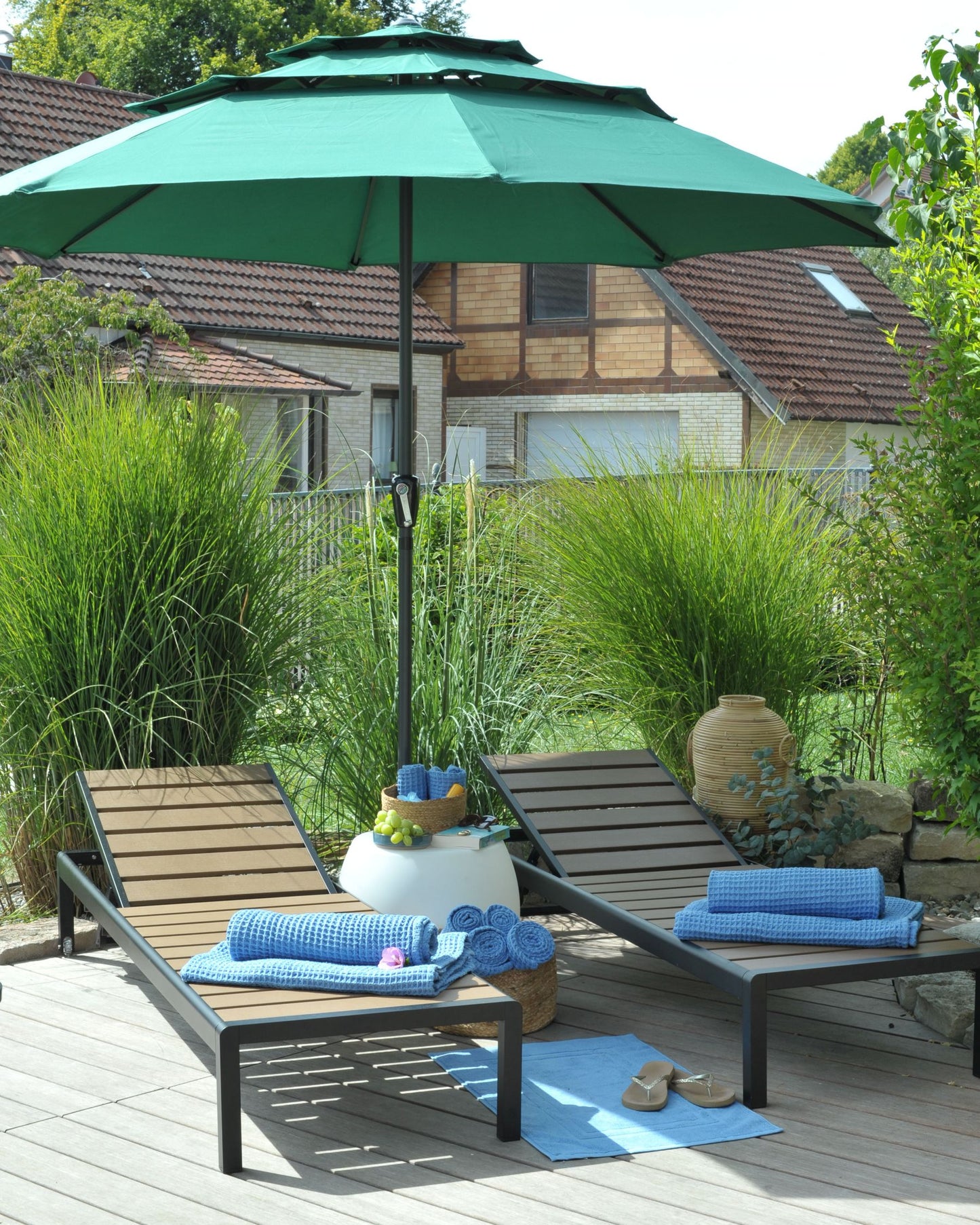 Aluminium Reclining Sun Lounger Light Wood and Black NARDO