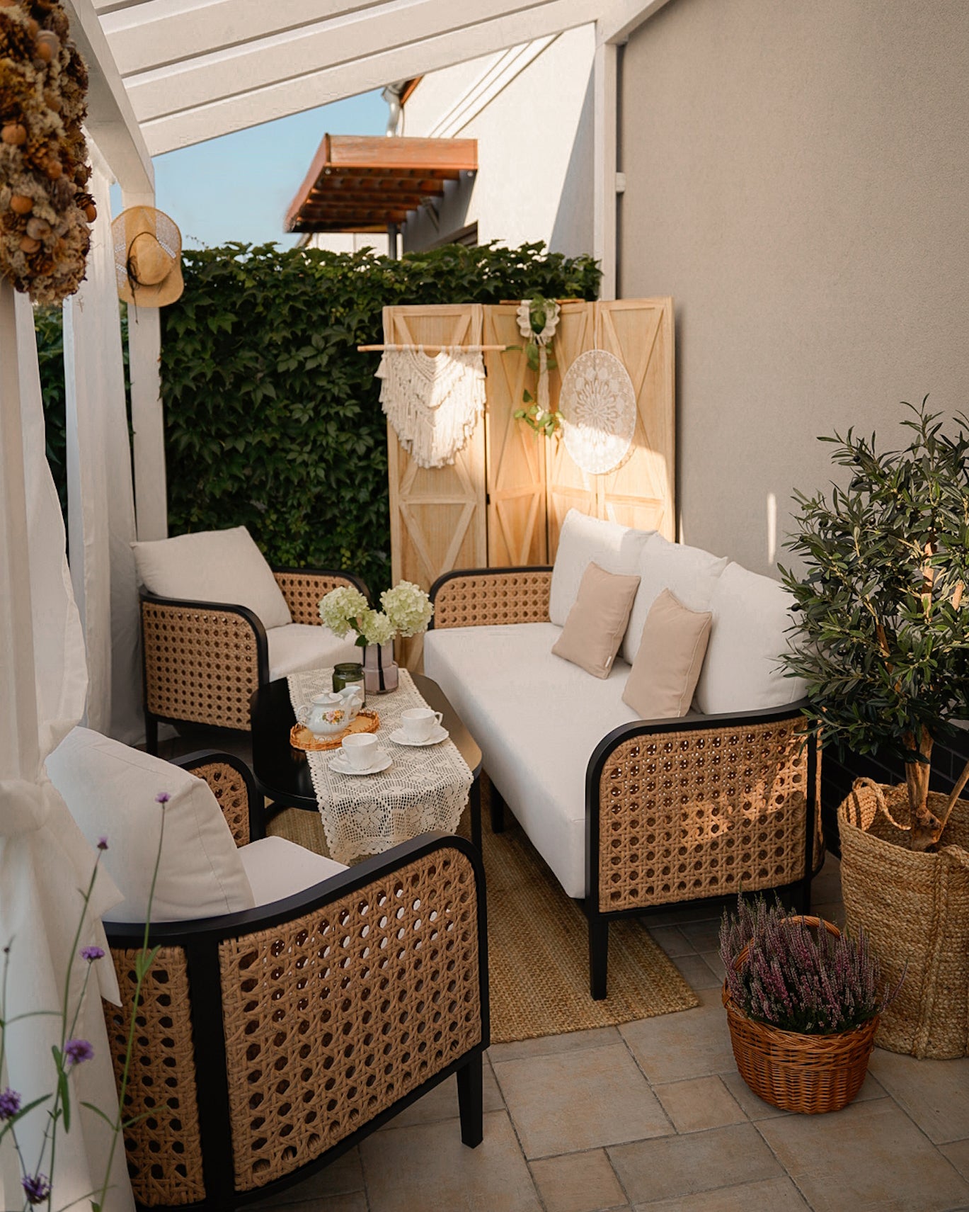 Garden Lounge Set with Table 5 Seater MONTEFALCO Metal White