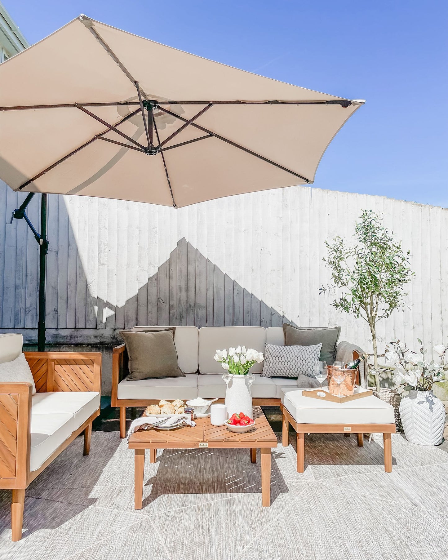 Garden Lounge Set with Table 5 Seater BARATTI Acacia Wood Brown