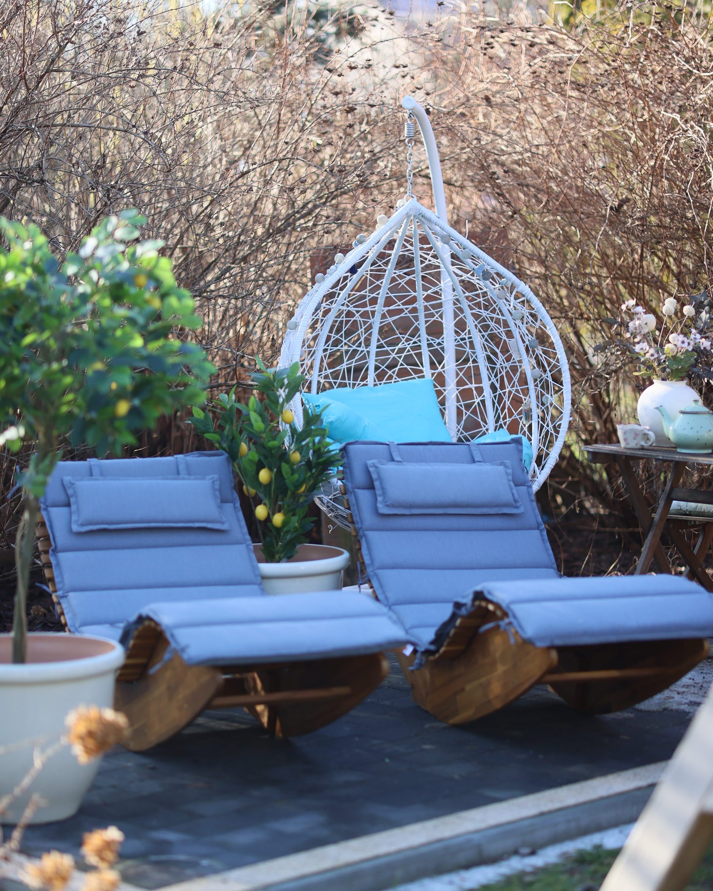 Acacia Wood Garden Sun Lounger Light with Cushion Blue BRESCIA II