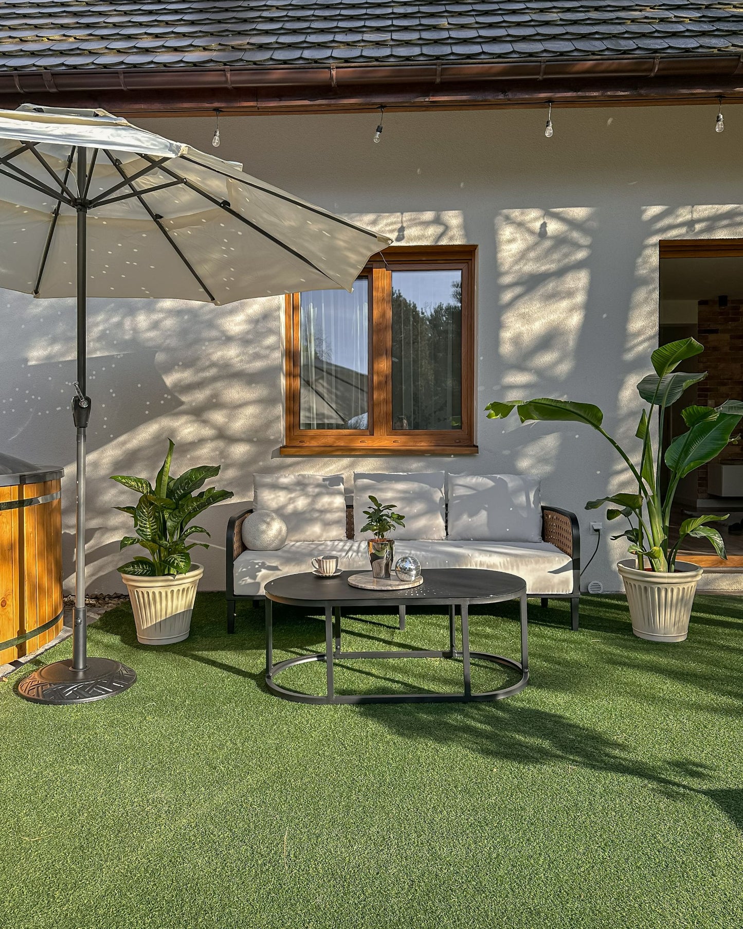 Garden Lounge Set with Table 3 Seater MONTEFALCO Metal White