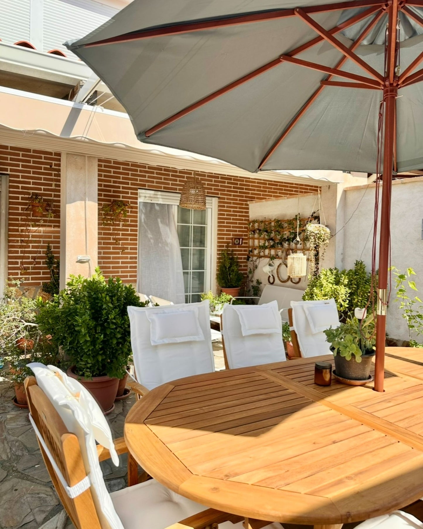 Garden Dining Set 8 Seater MAUI II with Parasol Acacia Wood Off-White