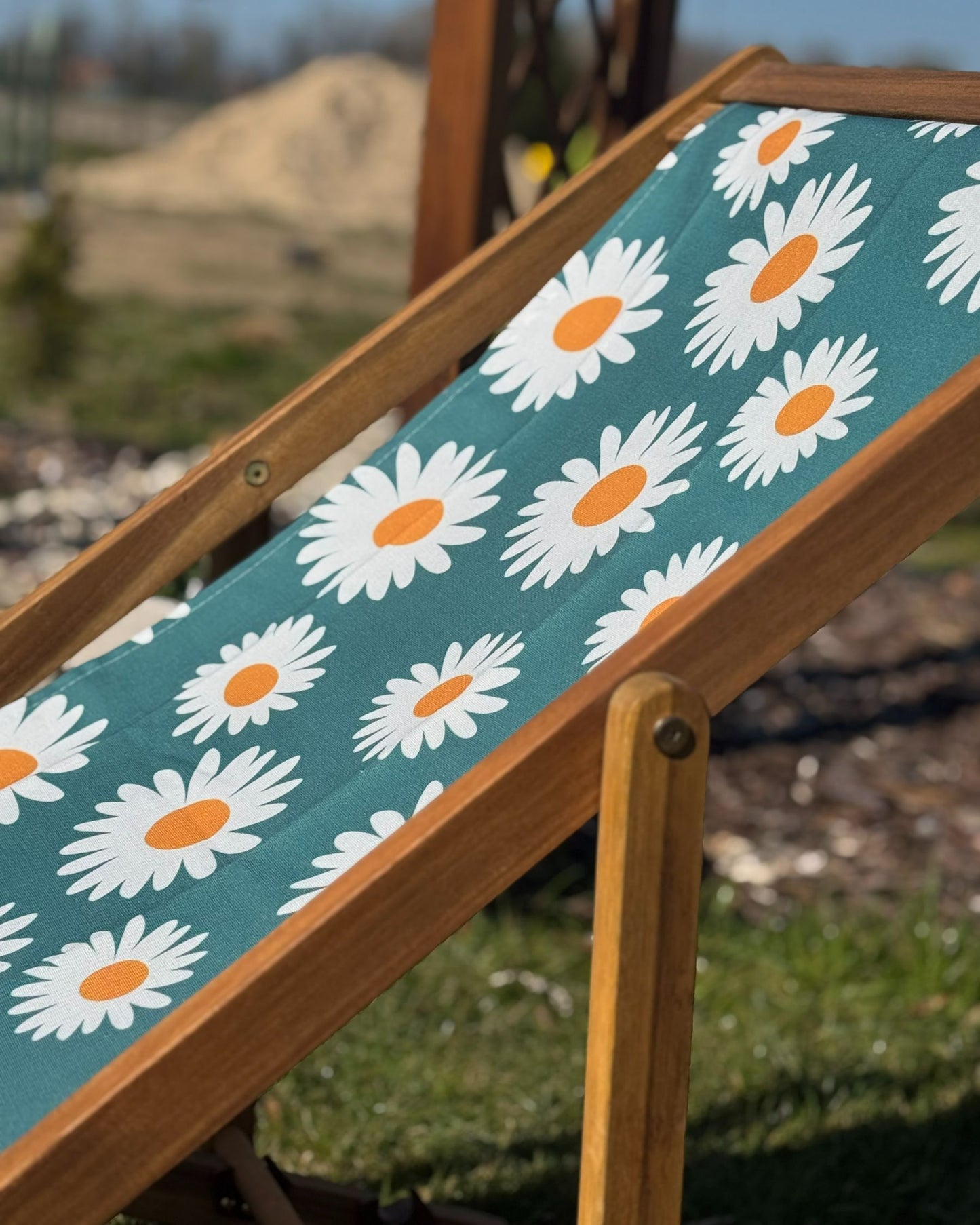 Set of 2 Acacia Folding Deck Chairs and 2 Replacement Fabrics Light Wood with Off-White / Chamomile Pattern ANZIO