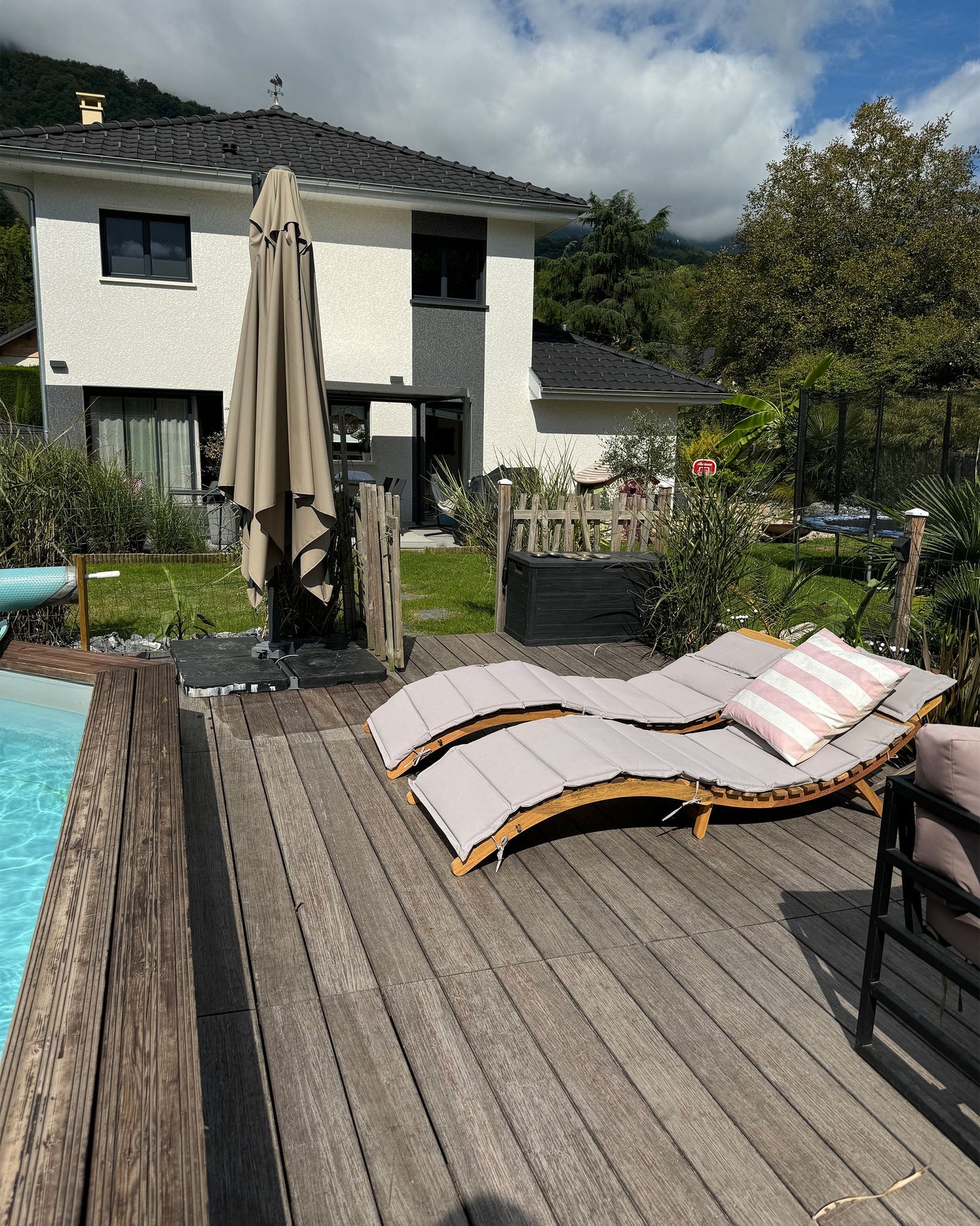 Sun Lounger with Cushion LUINO Acacia Wood Grey