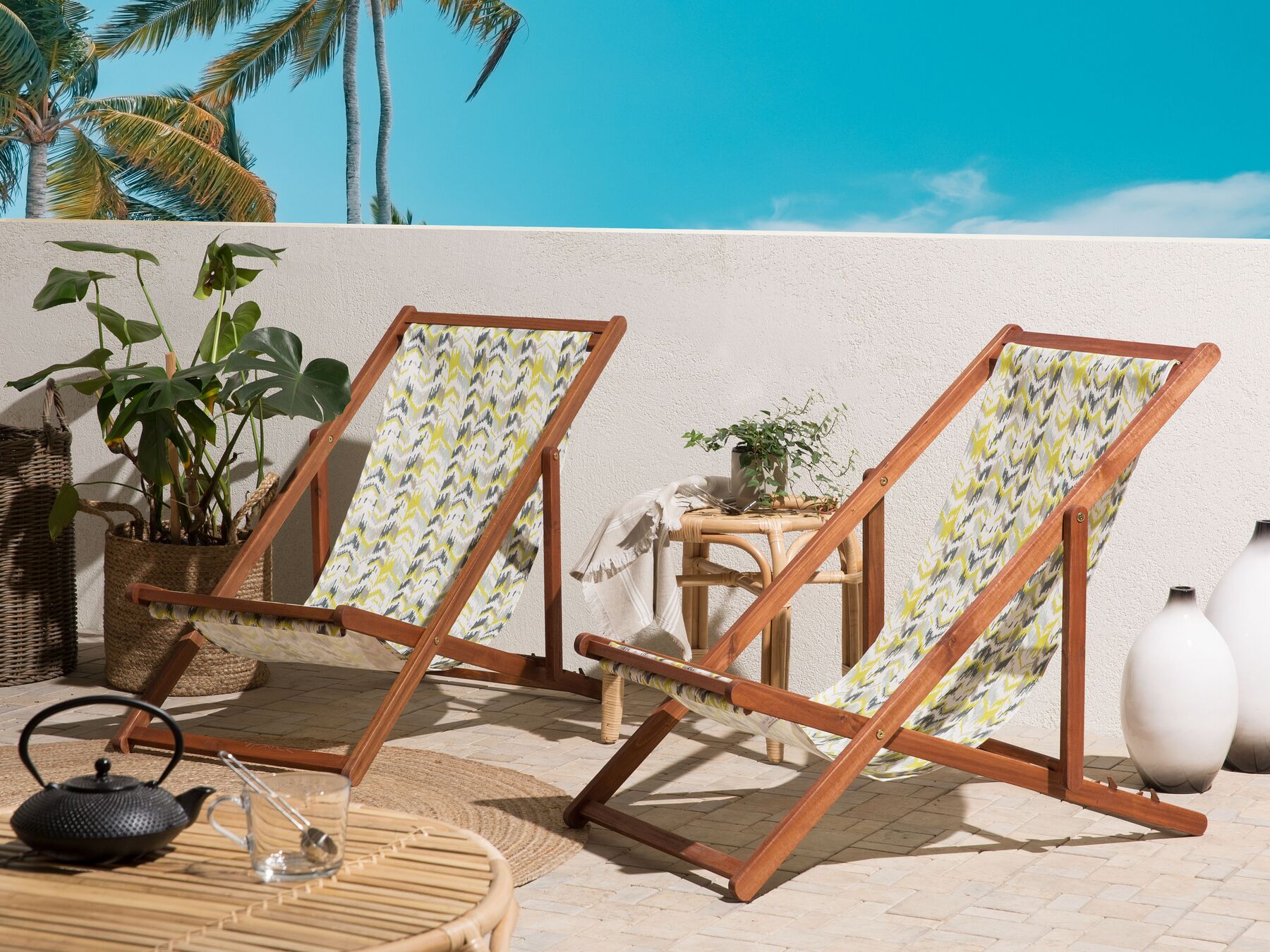 Set of 2 Acacia Folding Deck Chairs and 2 Replacement Fabrics Dark Wood with Off-White / Yellow and Grey Pattern ANZIO