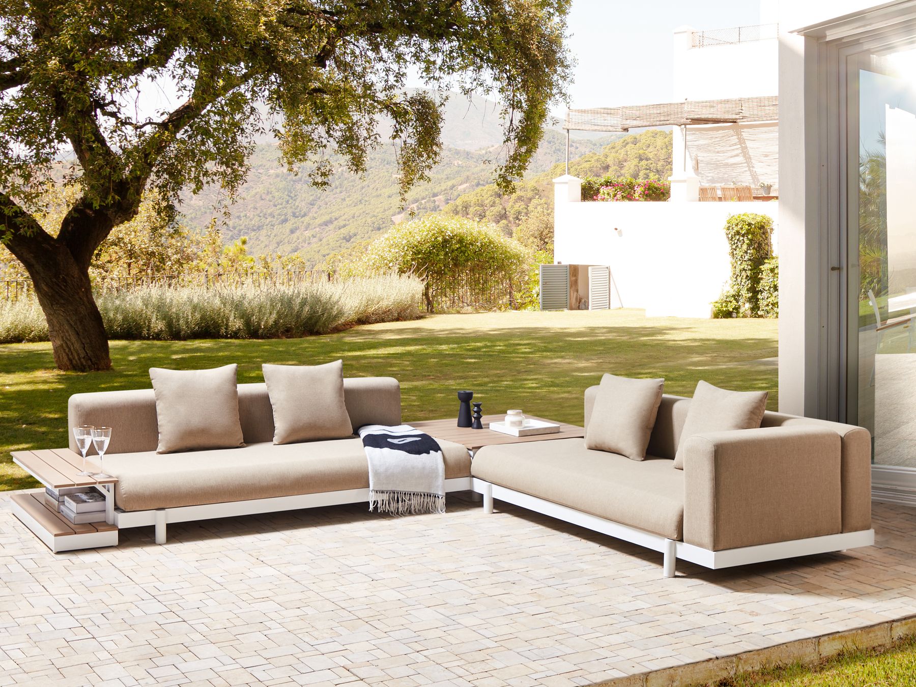Garden Corner Sofa with Table 5 Seater MISSANELLO Beige