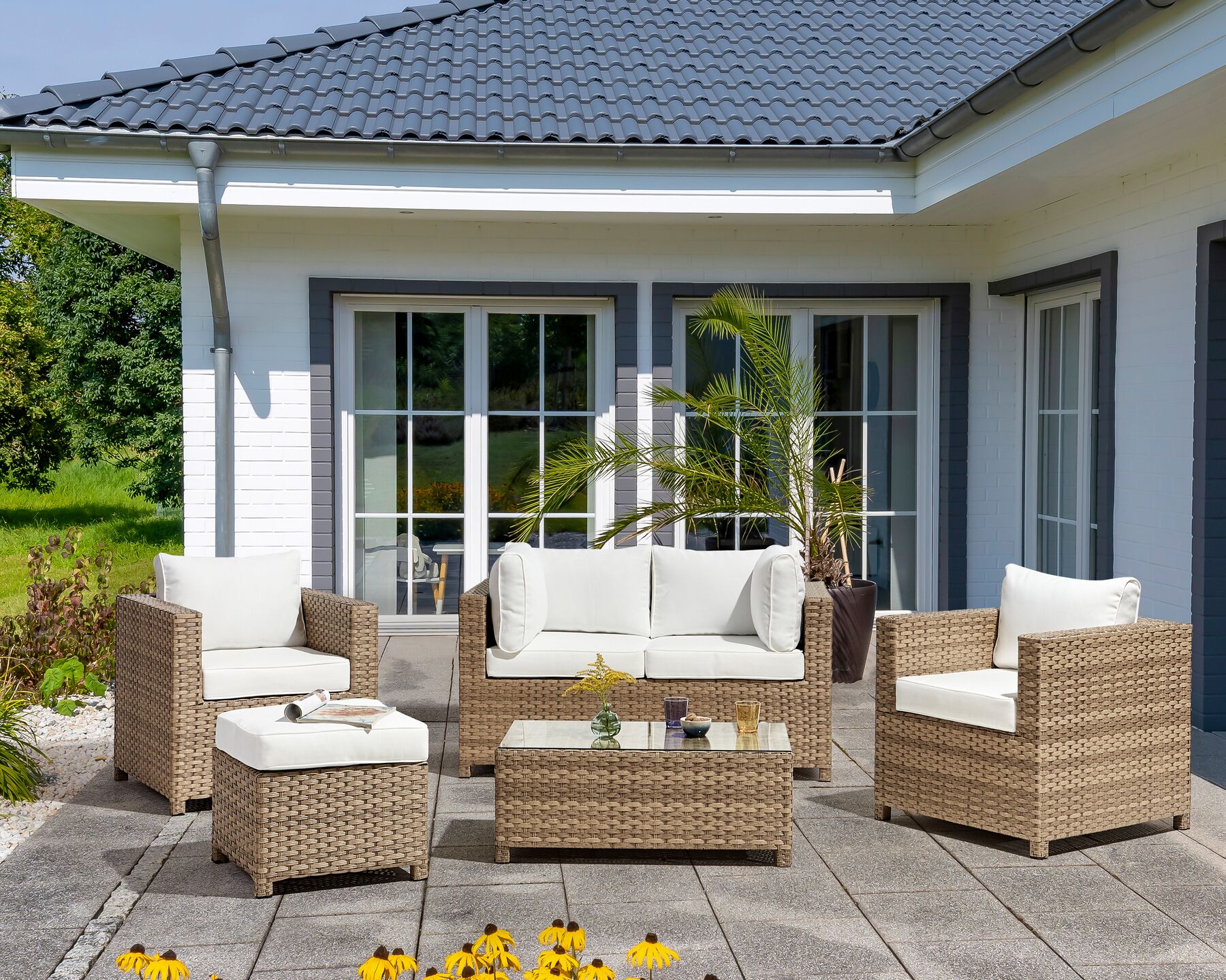 Garden Lounge Set with Table and Ottoman 4 Seater MILANO PE Rattan Off-White