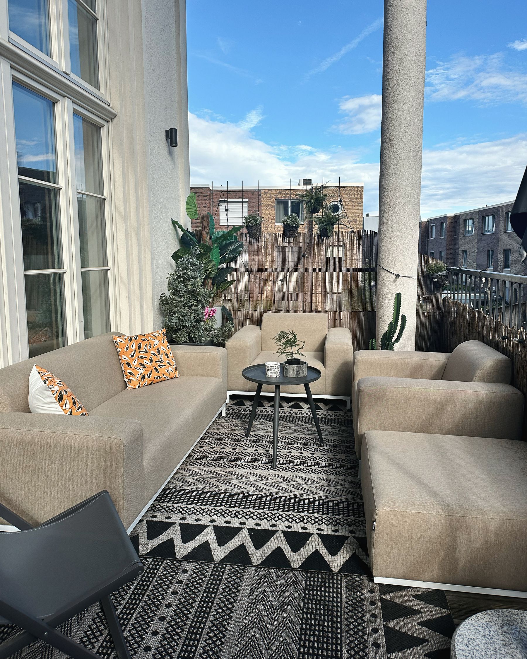 Garden Sofa Beige with White ROVIGO