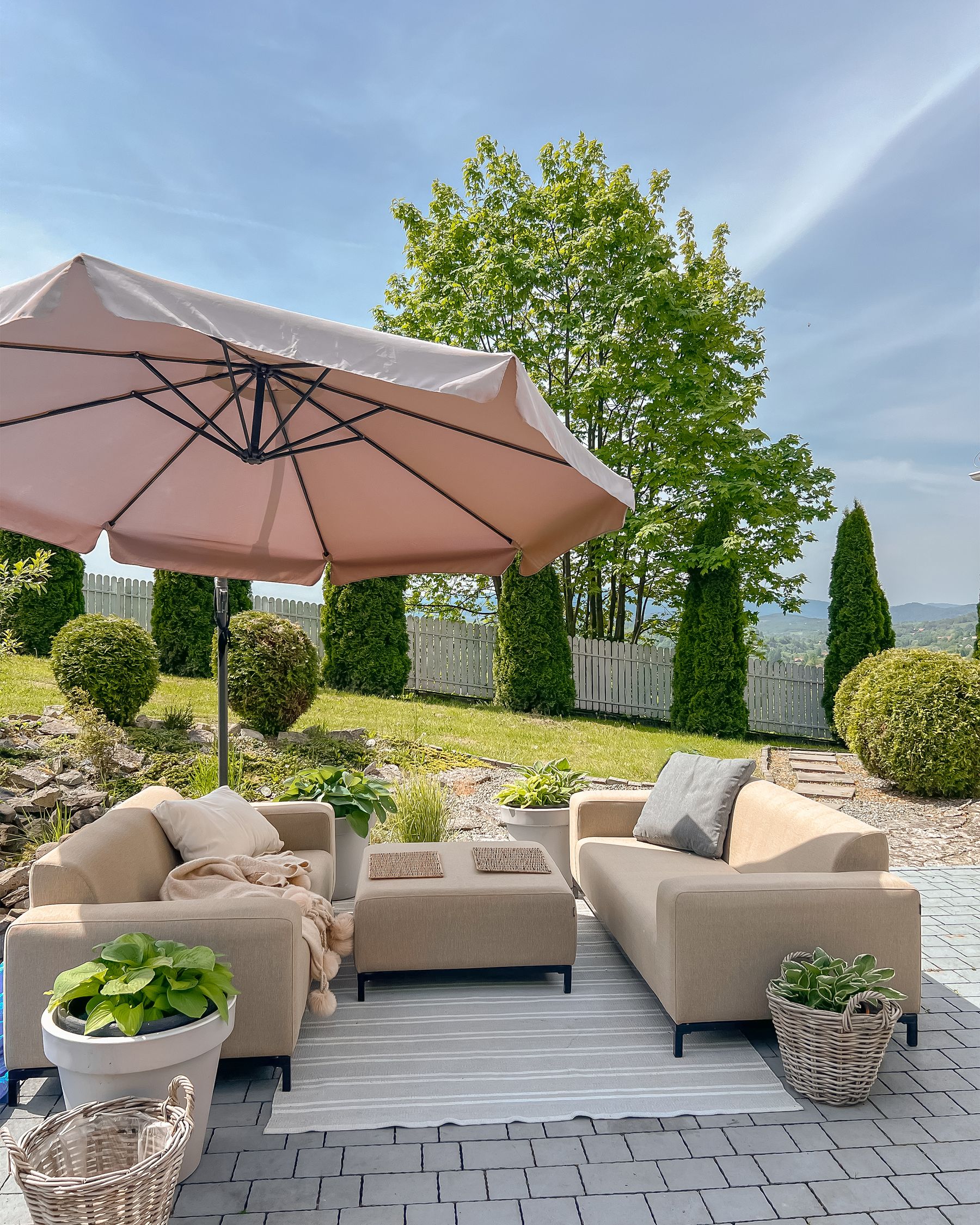 Garden Sofa Beige with White ROVIGO